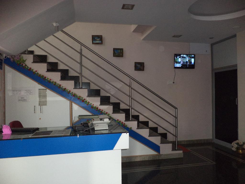 Blue Moon Residency Hotel Májszúr Kültér fotó