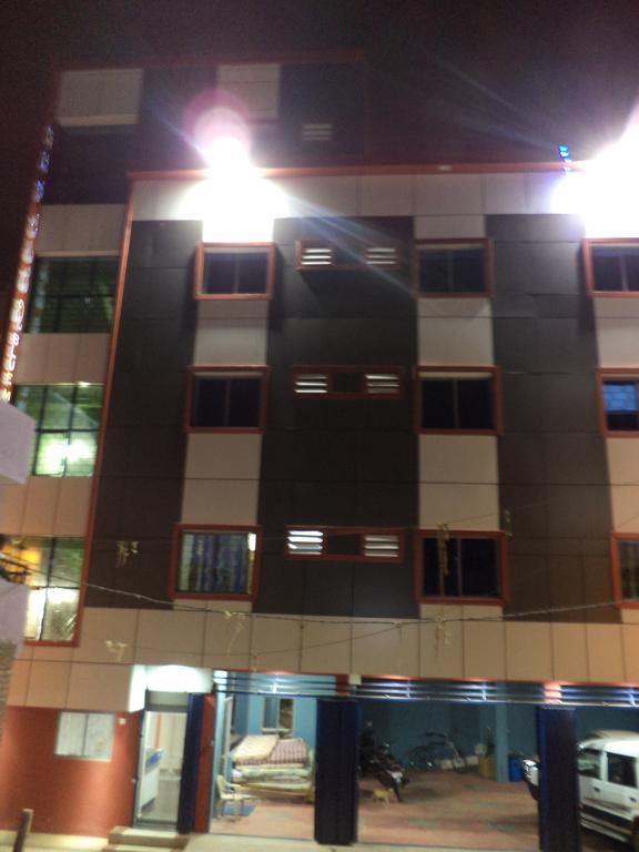 Blue Moon Residency Hotel Májszúr Kültér fotó